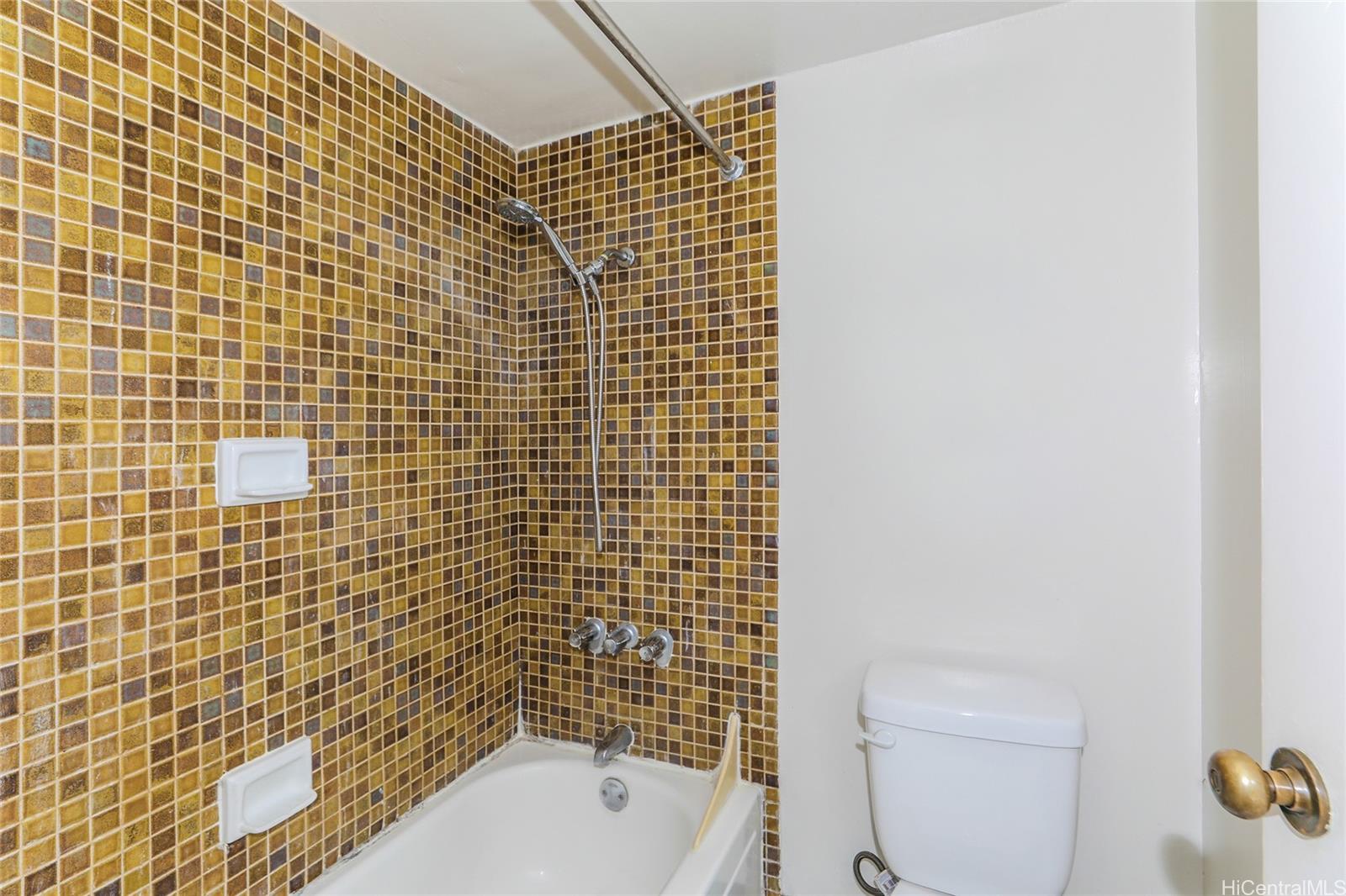 Aloha Towers condo # DH1205, Honolulu, Hawaii - photo 13 of 25