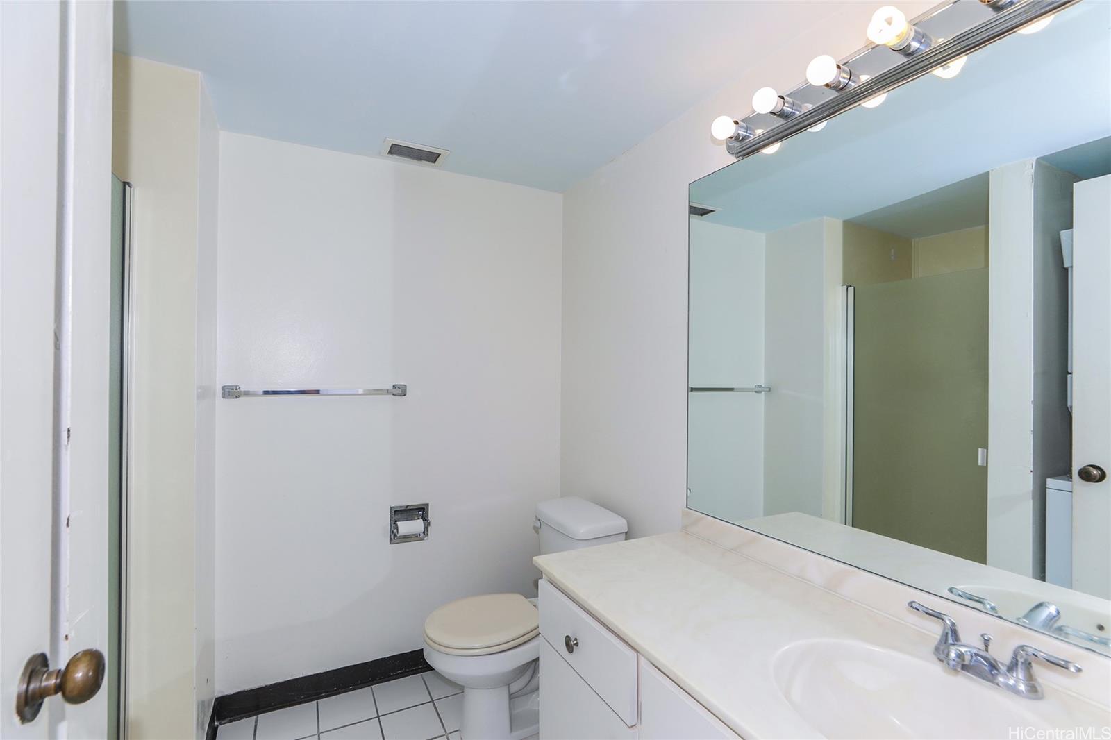 Aloha Towers condo # DH1205, Honolulu, Hawaii - photo 17 of 25