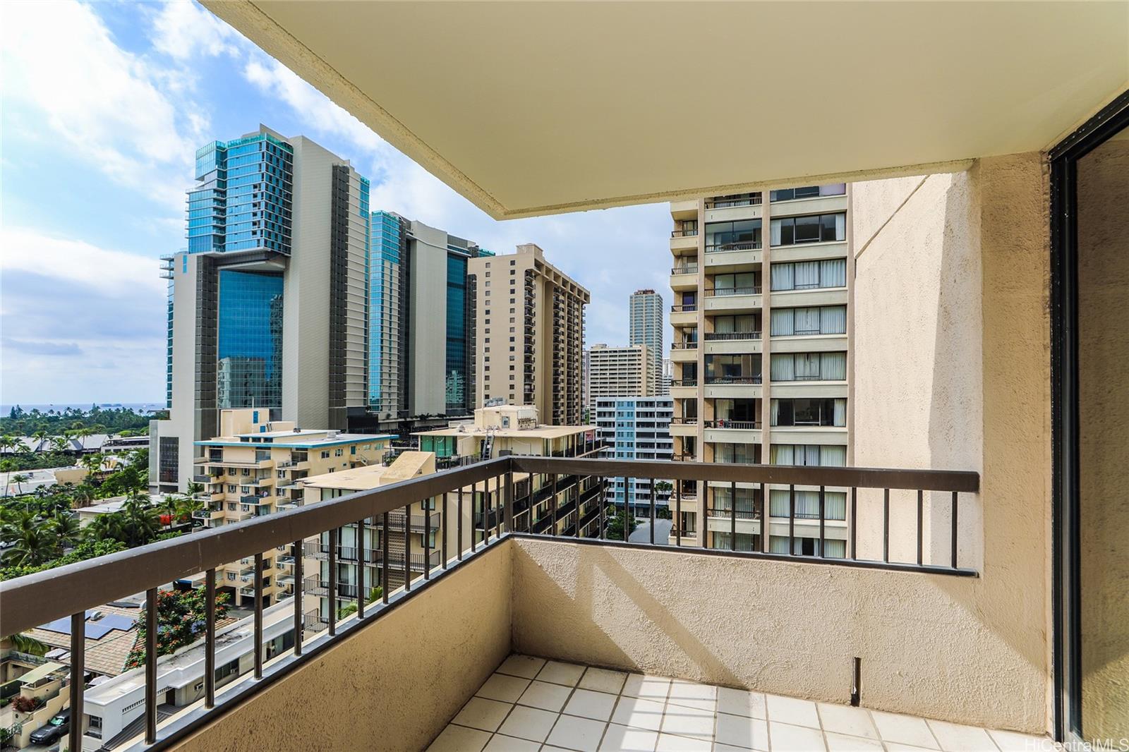2215 Aloha Dr Honolulu - Rental - photo 24 of 25