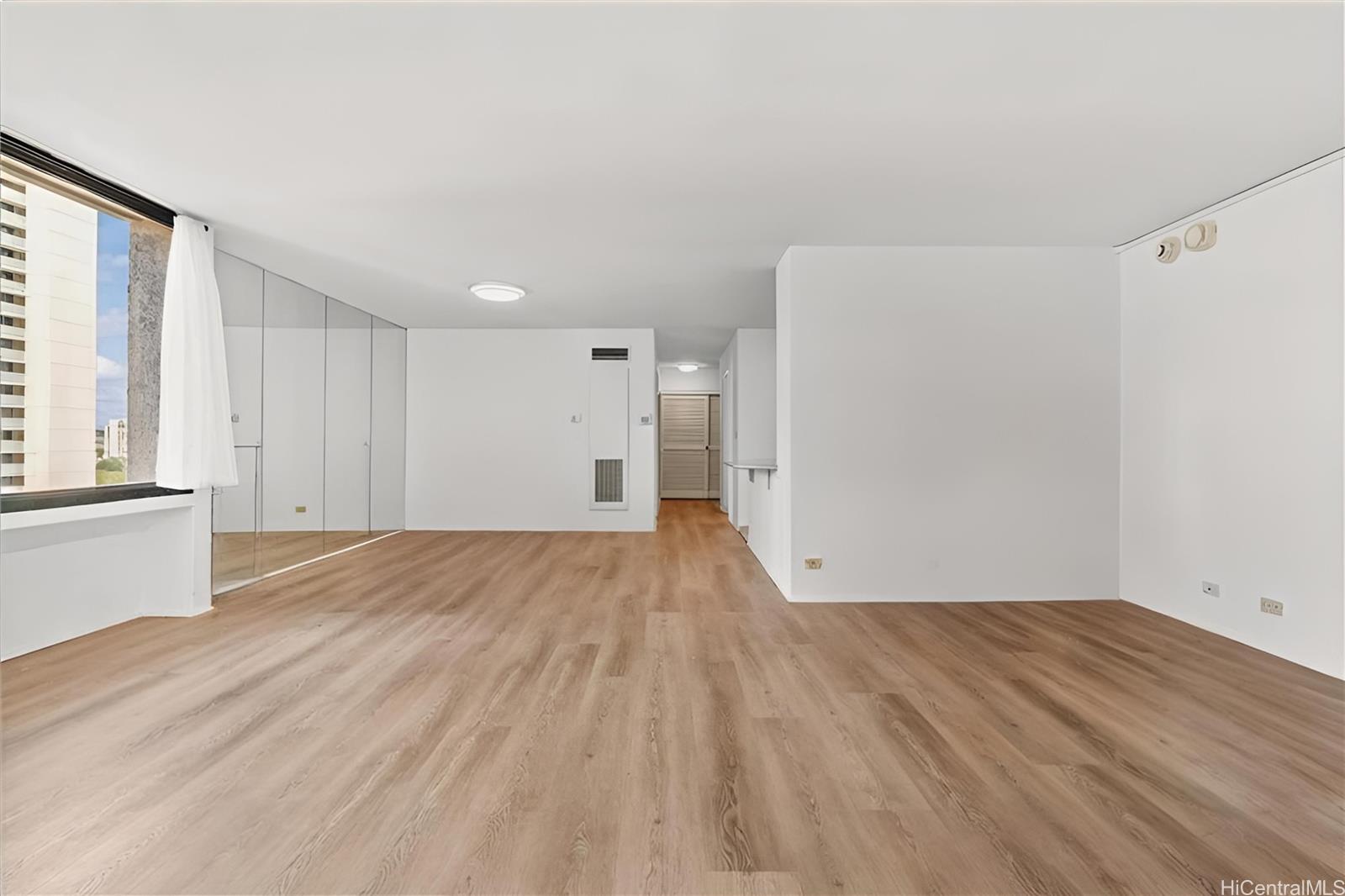 Aloha Towers condo # DH1401, Honolulu, Hawaii - photo 2 of 22