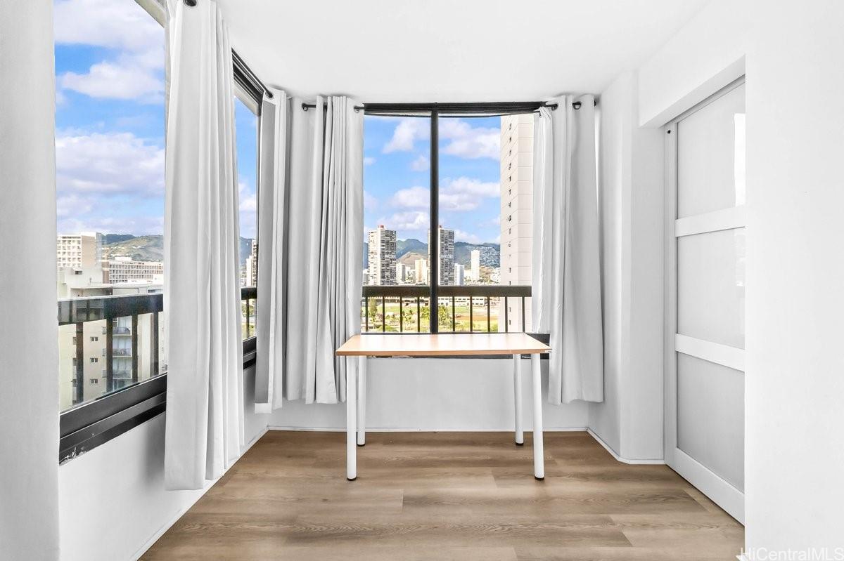 Aloha Towers condo # DH1401, Honolulu, Hawaii - photo 11 of 22