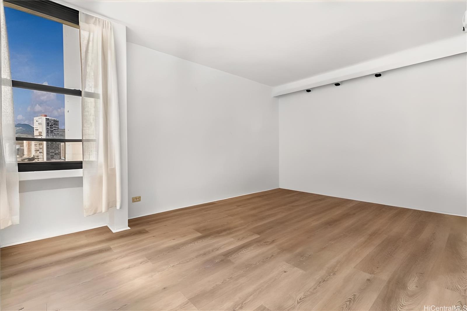 Aloha Towers condo # DH1401, Honolulu, Hawaii - photo 14 of 22