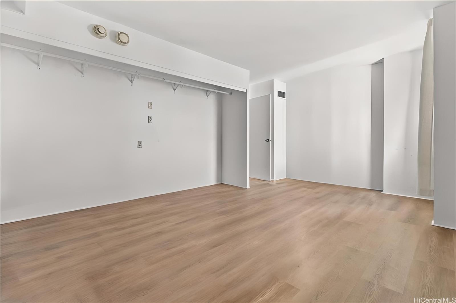 Aloha Towers condo # DH1401, Honolulu, Hawaii - photo 15 of 22