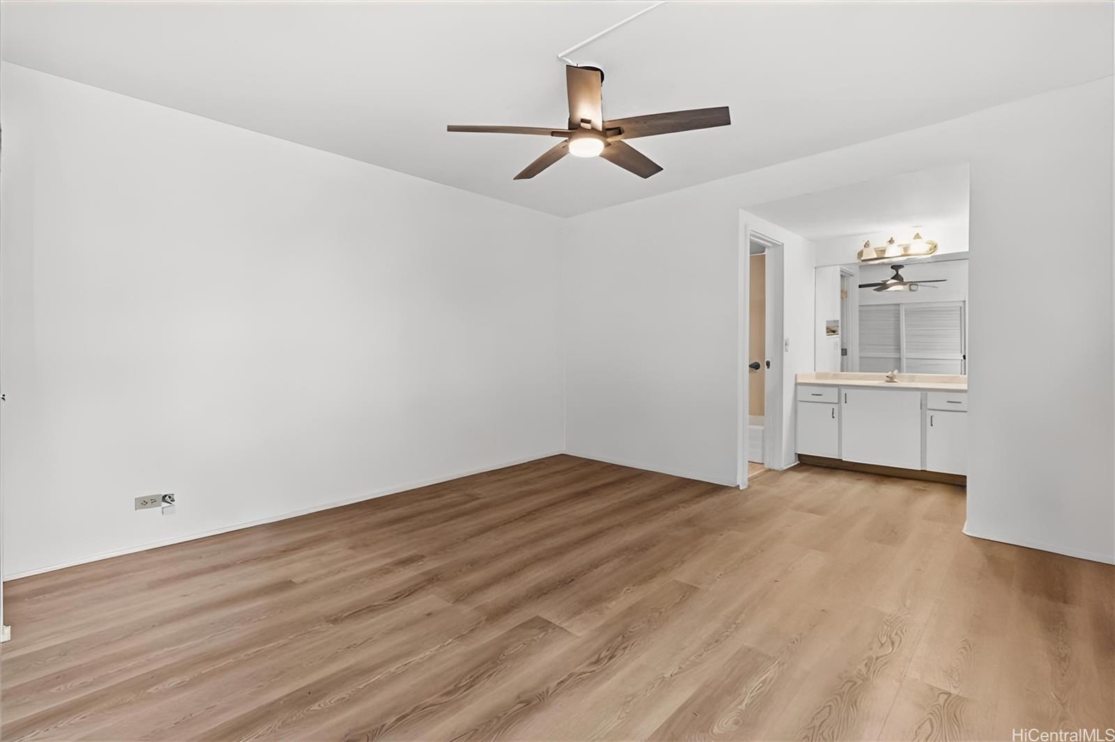 Aloha Towers condo # DH1401, Honolulu, Hawaii - photo 8 of 22