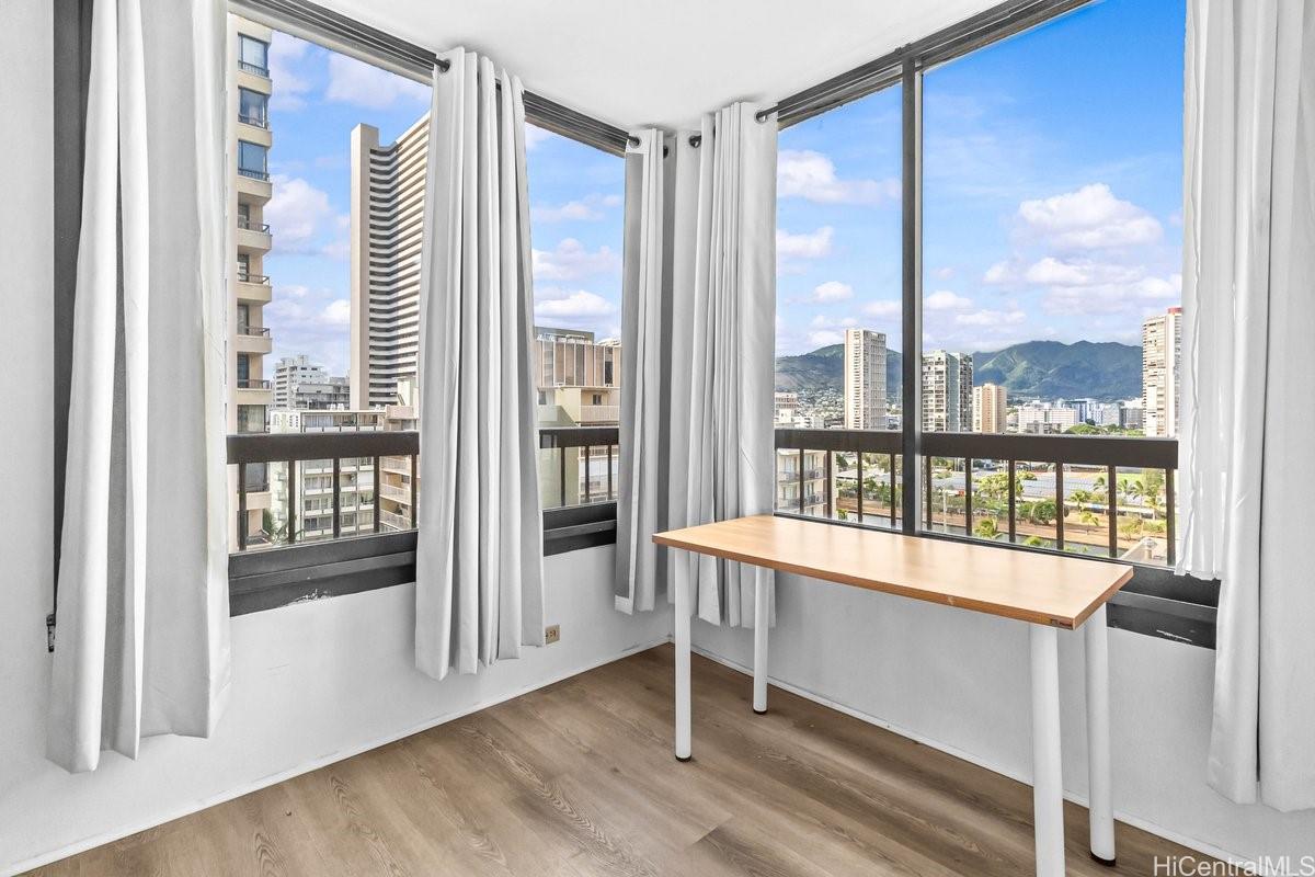 Aloha Towers condo # DH1401, Honolulu, Hawaii - photo 10 of 22