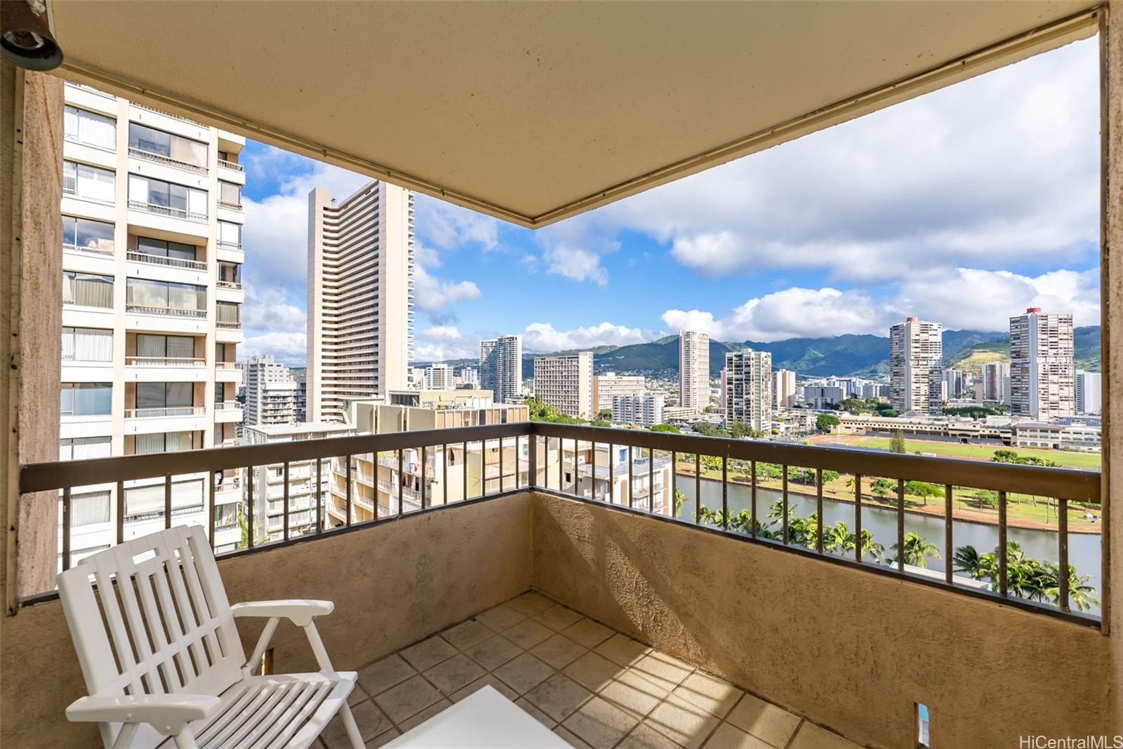 Aloha Towers condo # DH1701, Honolulu, Hawaii - photo 15 of 16