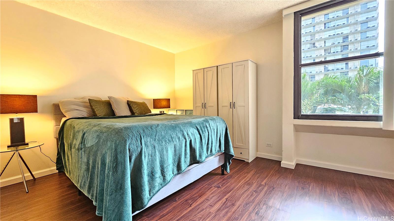 Aloha Towers condo # DH405, Honolulu, Hawaii - photo 9 of 20