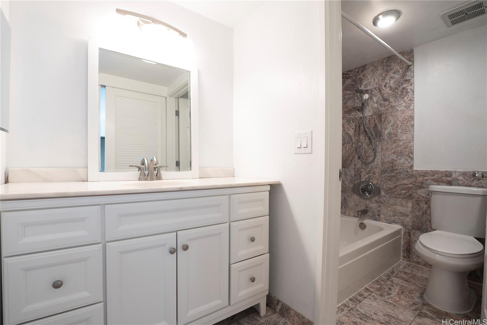 Aloha Towers condo # DH702, Honolulu, Hawaii - photo 12 of 25