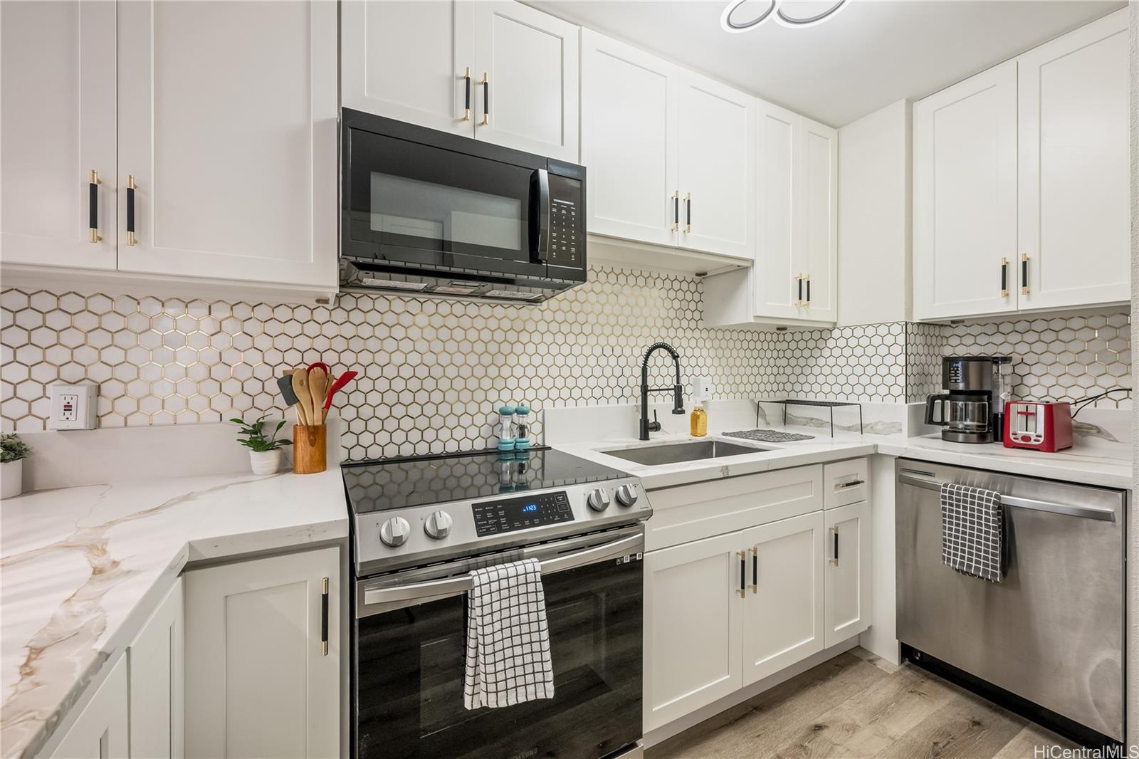 222 Kaiulani Apts condo # 208, Honolulu, Hawaii - photo 4 of 22