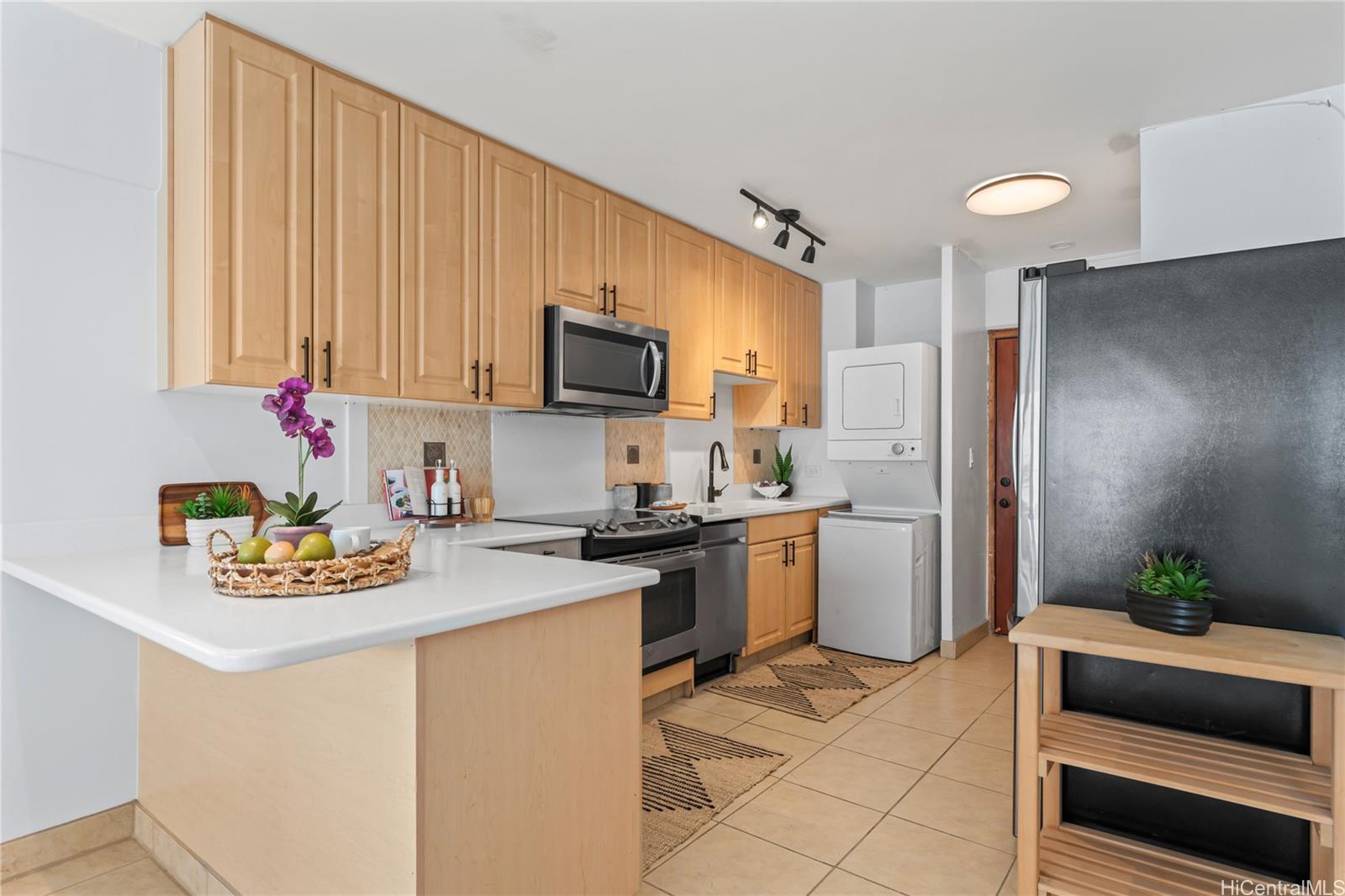 222 Kaiulani Ave townhouse # Penthouse 3, Honolulu, Hawaii - photo 2 of 15