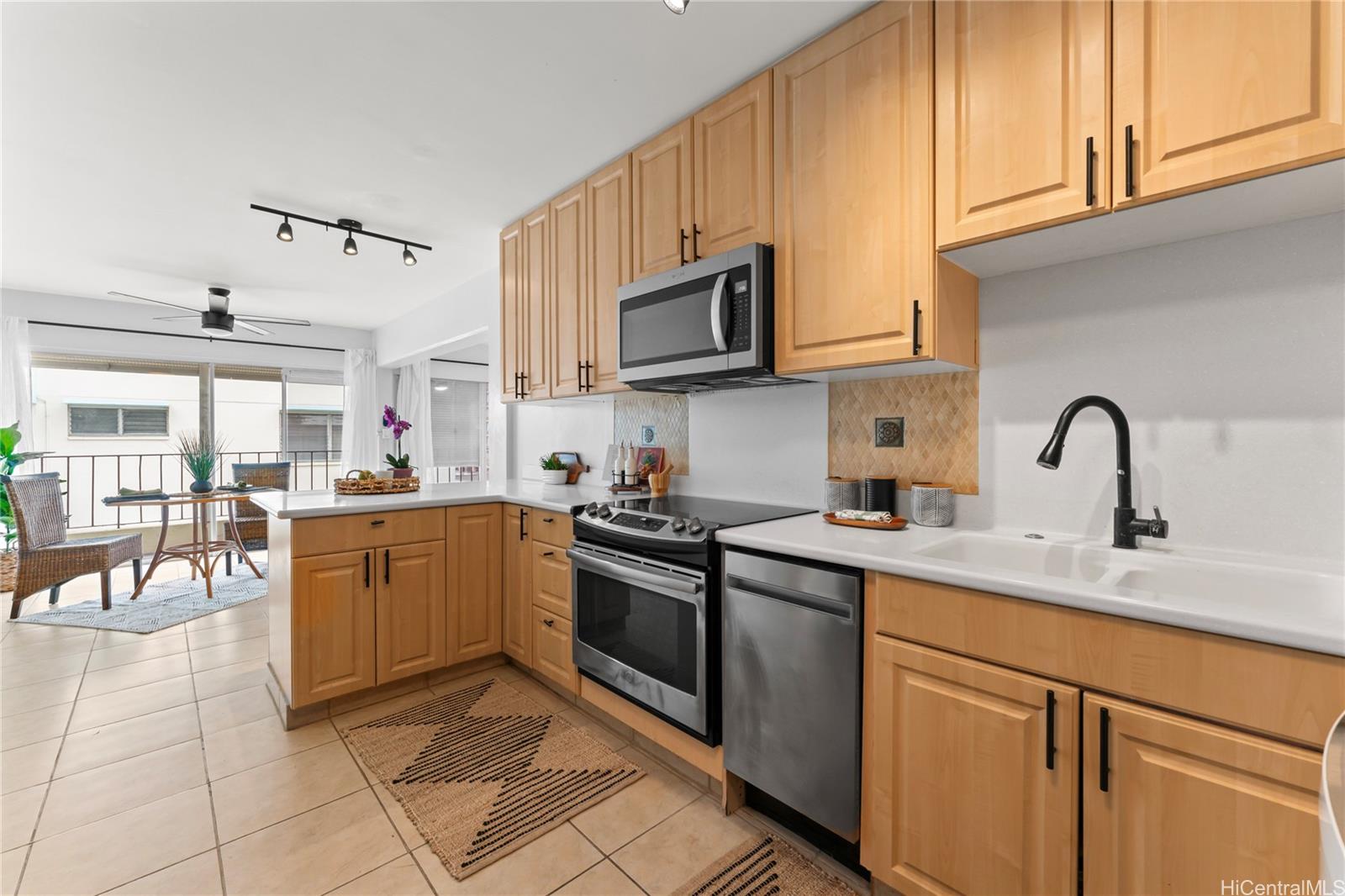 222 Kaiulani Ave townhouse # Penthouse 3, Honolulu, Hawaii - photo 2 of 15