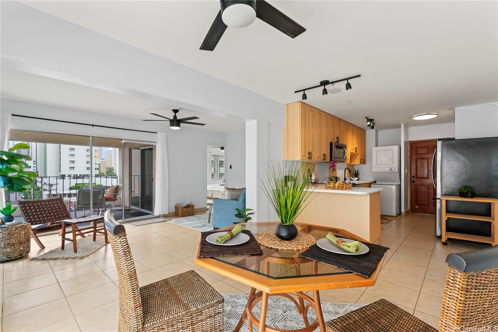 222 Kaiulani Ave townhouse # Penthouse 3, Honolulu, Hawaii - photo 3 of 15