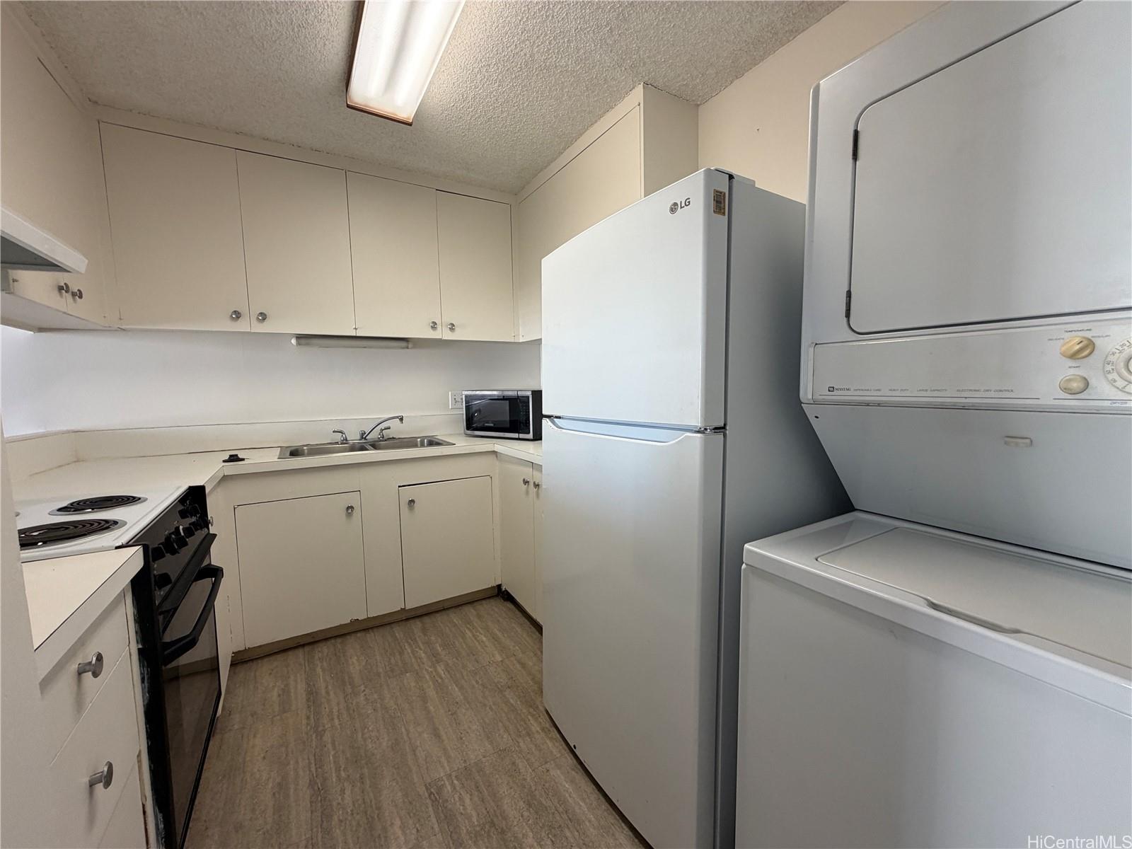 222 Liliuokalani Ave Honolulu - Rental - photo 3 of 11