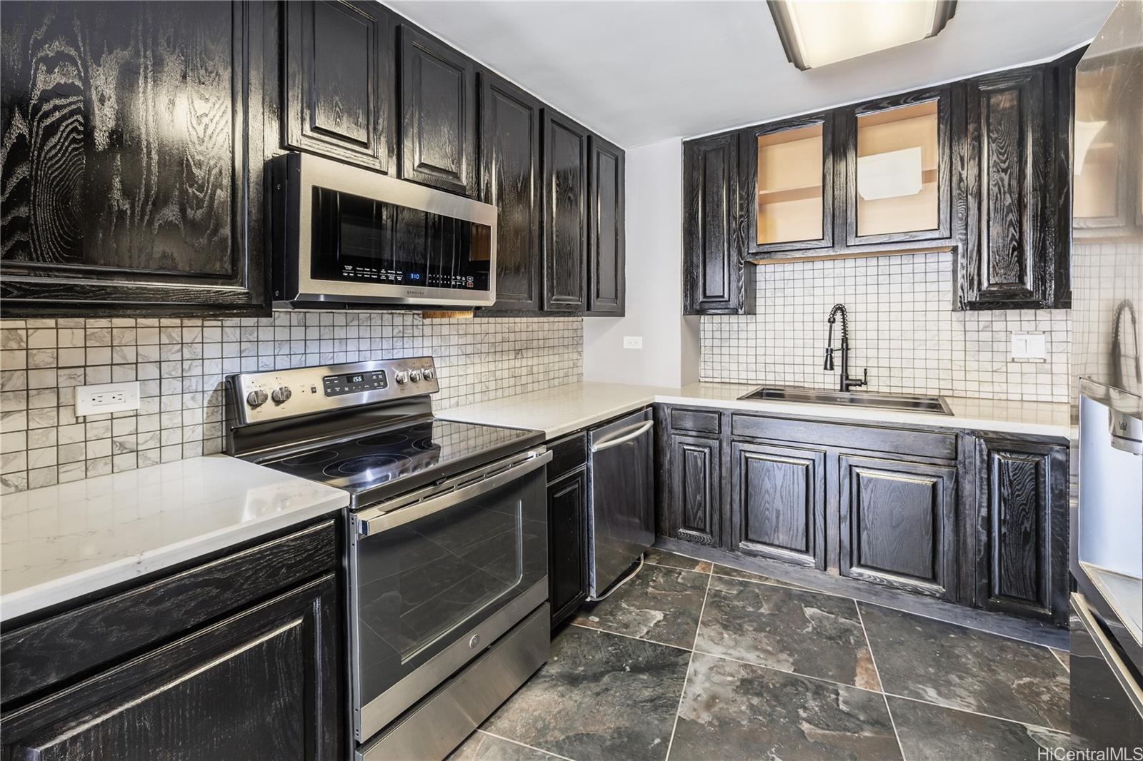 Liliuokalani Plaza condo # 302, Honolulu, Hawaii - photo 2 of 24