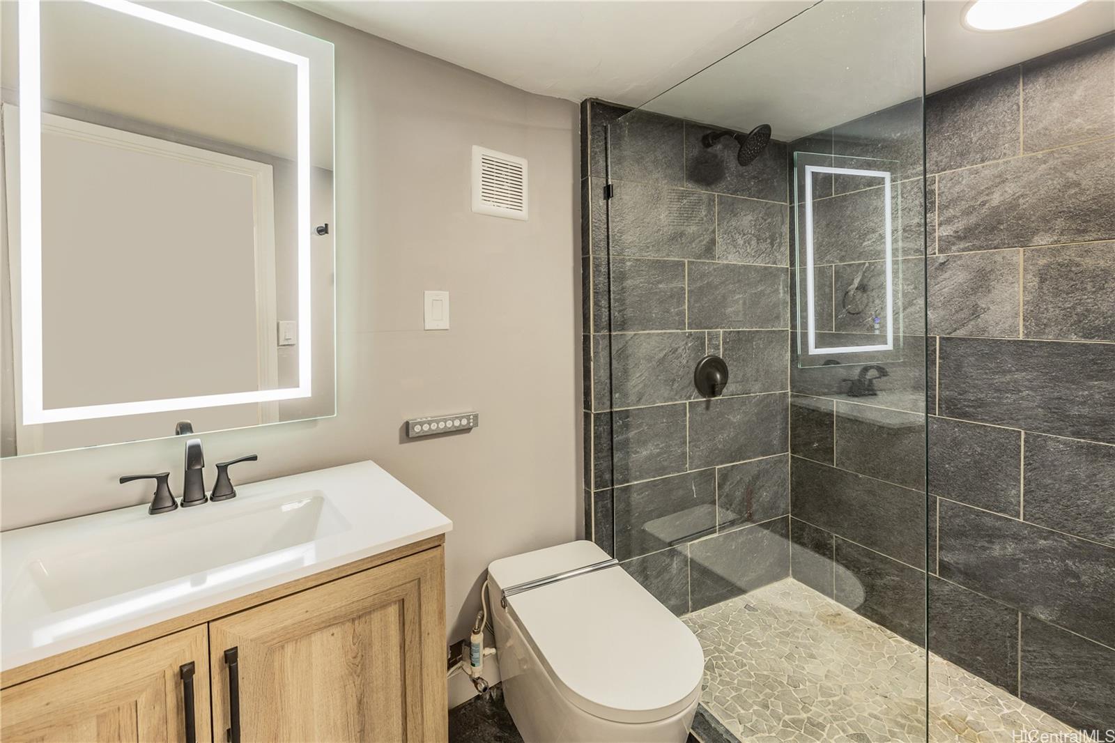 Liliuokalani Plaza condo # 302, Honolulu, Hawaii - photo 15 of 24