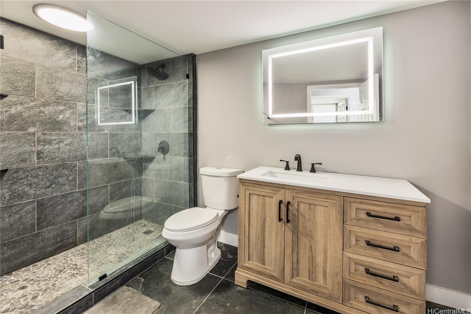 Liliuokalani Plaza condo # 302, Honolulu, Hawaii - photo 3 of 24