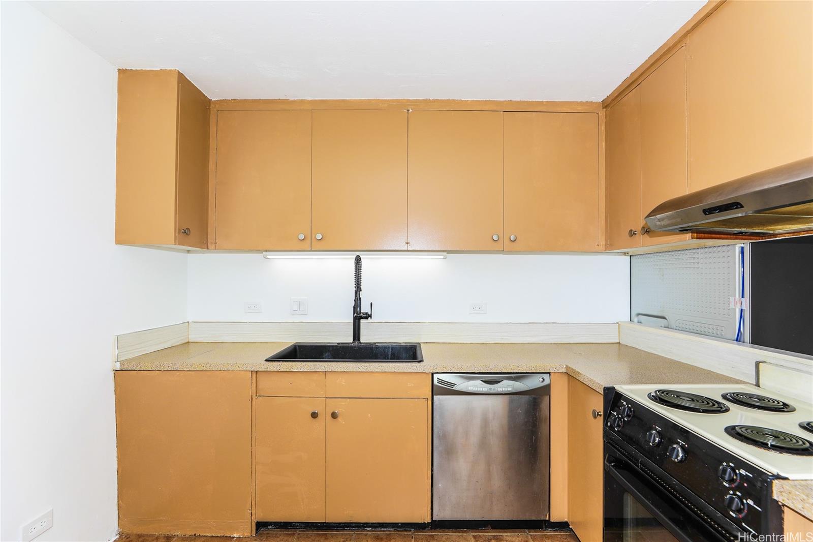 Liliuokalani Plaza condo # 501, Honolulu, Hawaii - photo 9 of 25