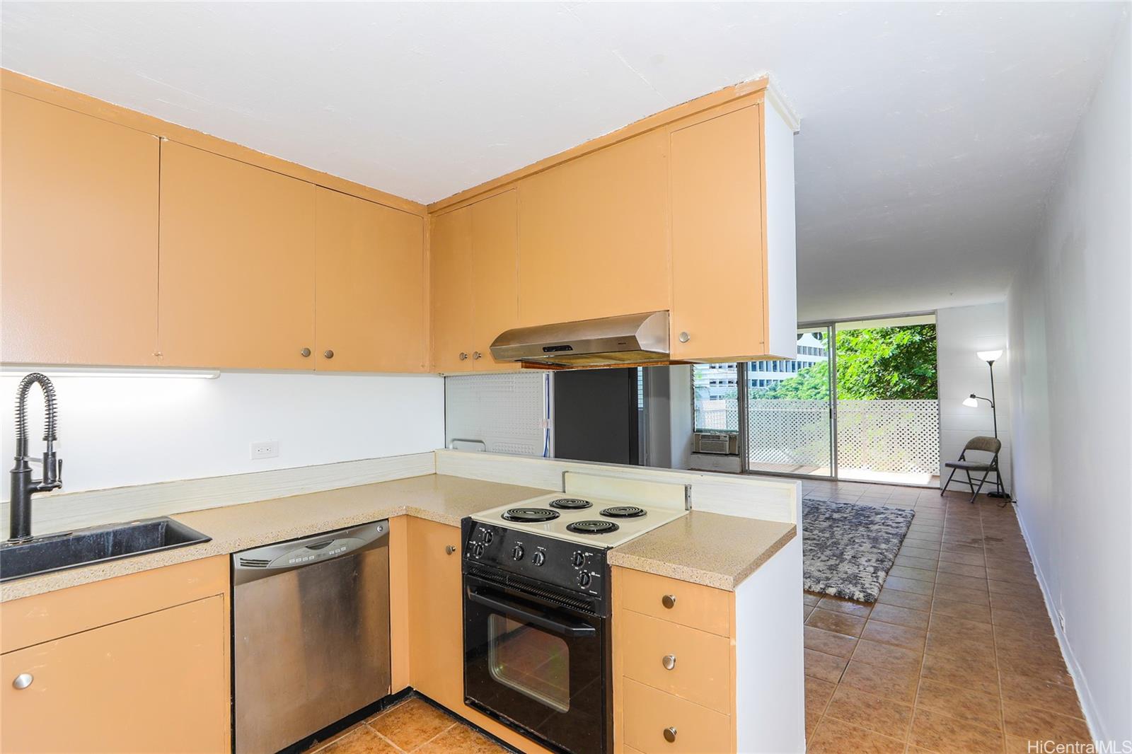 Liliuokalani Plaza condo # 501, Honolulu, Hawaii - photo 10 of 25