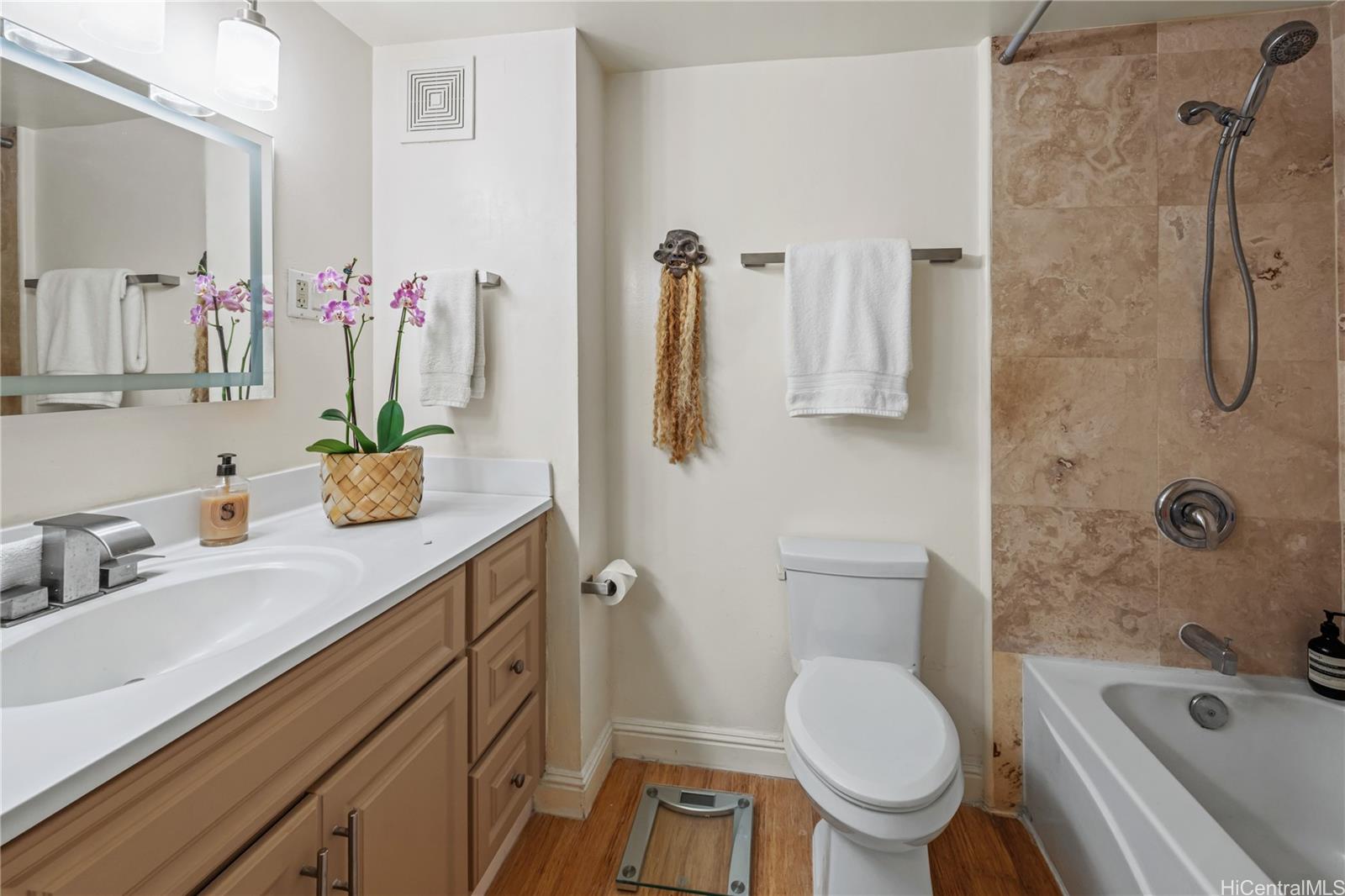 Liliuokalani Plaza condo # 701, Honolulu, Hawaii - photo 12 of 18