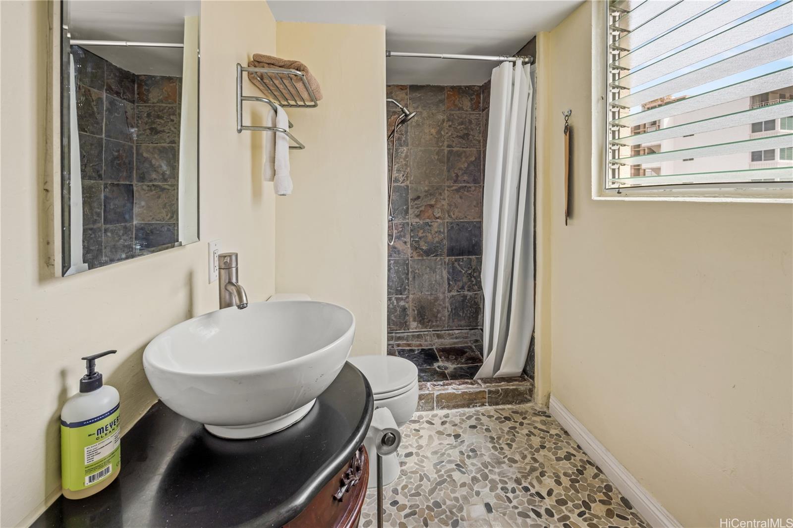 Liliuokalani Plaza condo # 701, Honolulu, Hawaii - photo 15 of 18