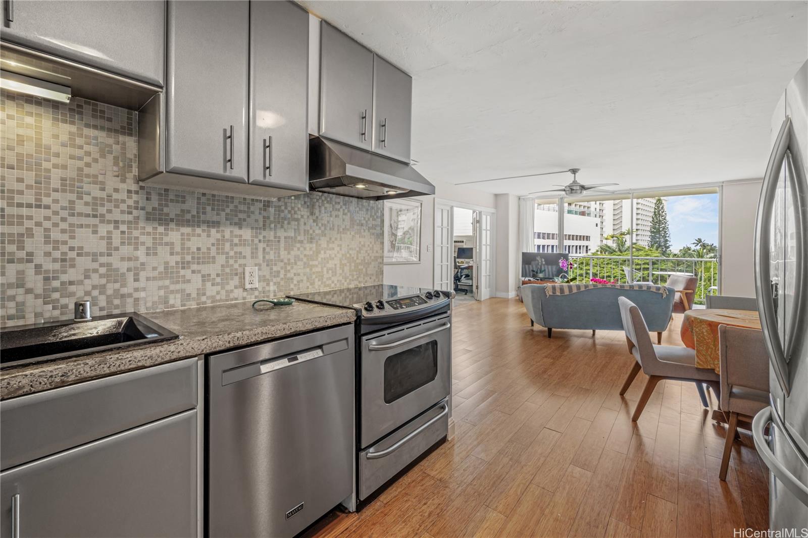 Liliuokalani Plaza condo # 701, Honolulu, Hawaii - photo 4 of 18