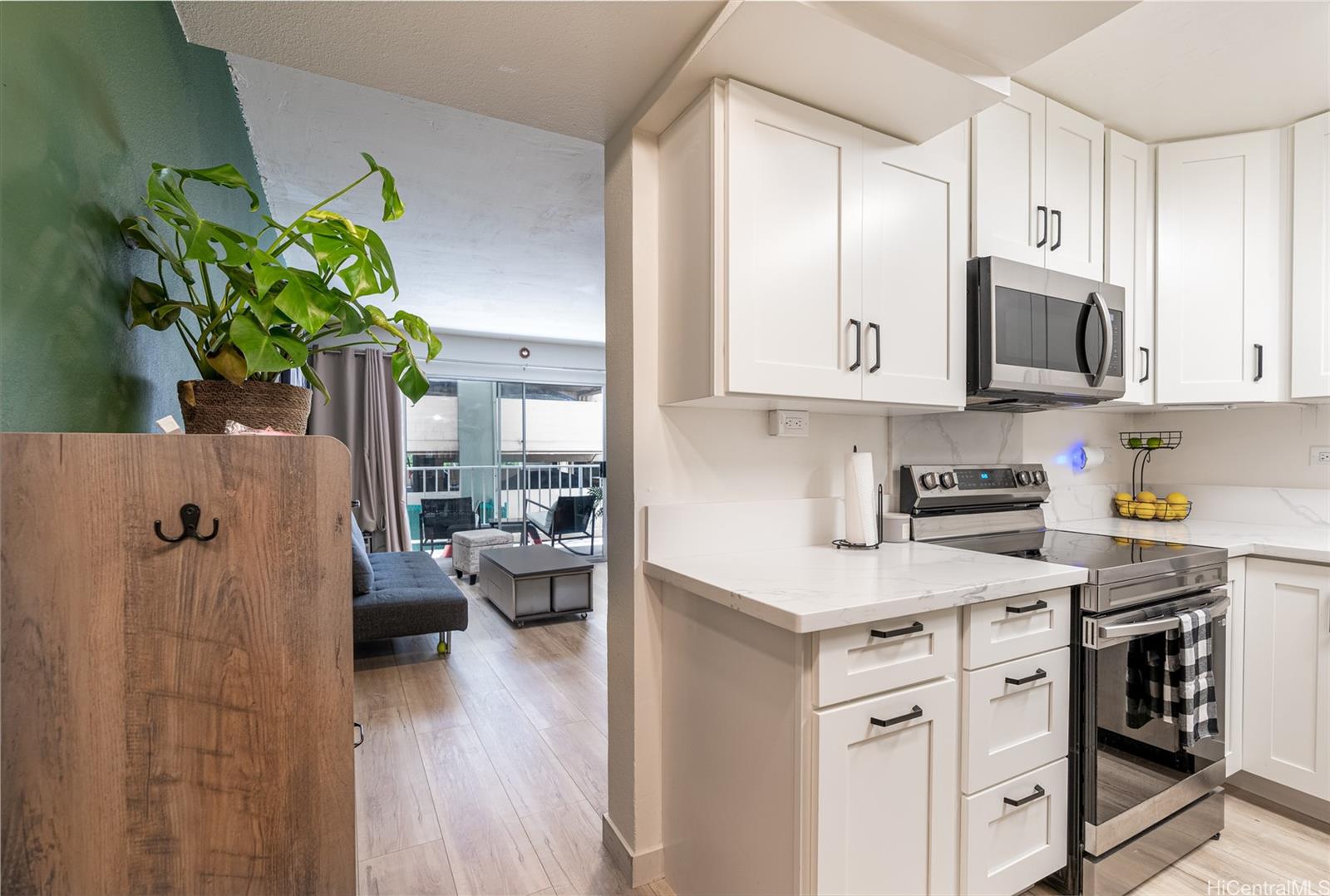 Coral Terrace Apts condo # 104, Honolulu, Hawaii - photo 5 of 18