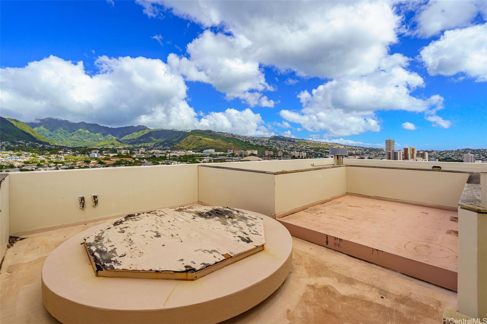 Parkside Tower condo # 2502, Honolulu, Hawaii - photo 21 of 25