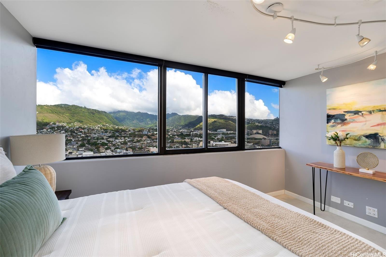 Parkside Tower condo # 2502, Honolulu, Hawaii - photo 8 of 25