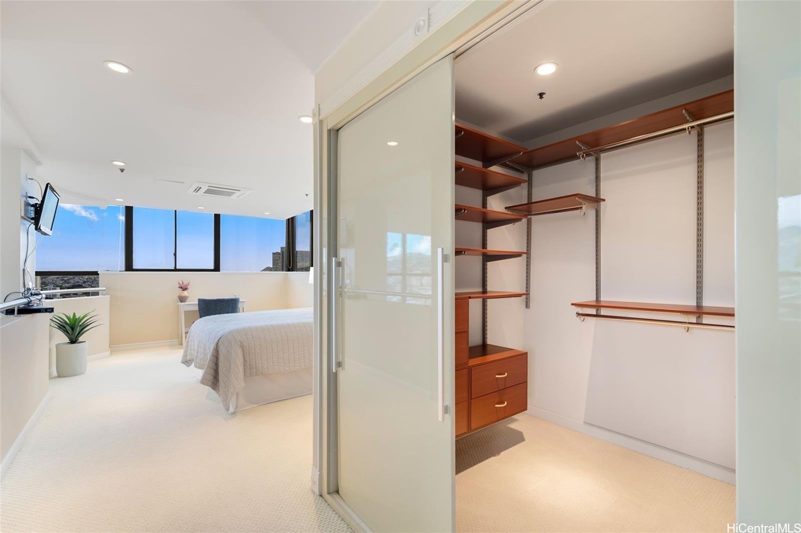 Parkside Tower condo # 2502, Honolulu, Hawaii - photo 10 of 25