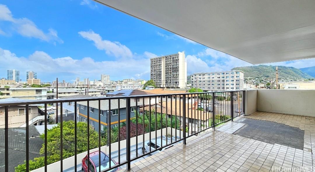 Parkside Tower condo # 403, Honolulu, Hawaii - photo 12 of 25