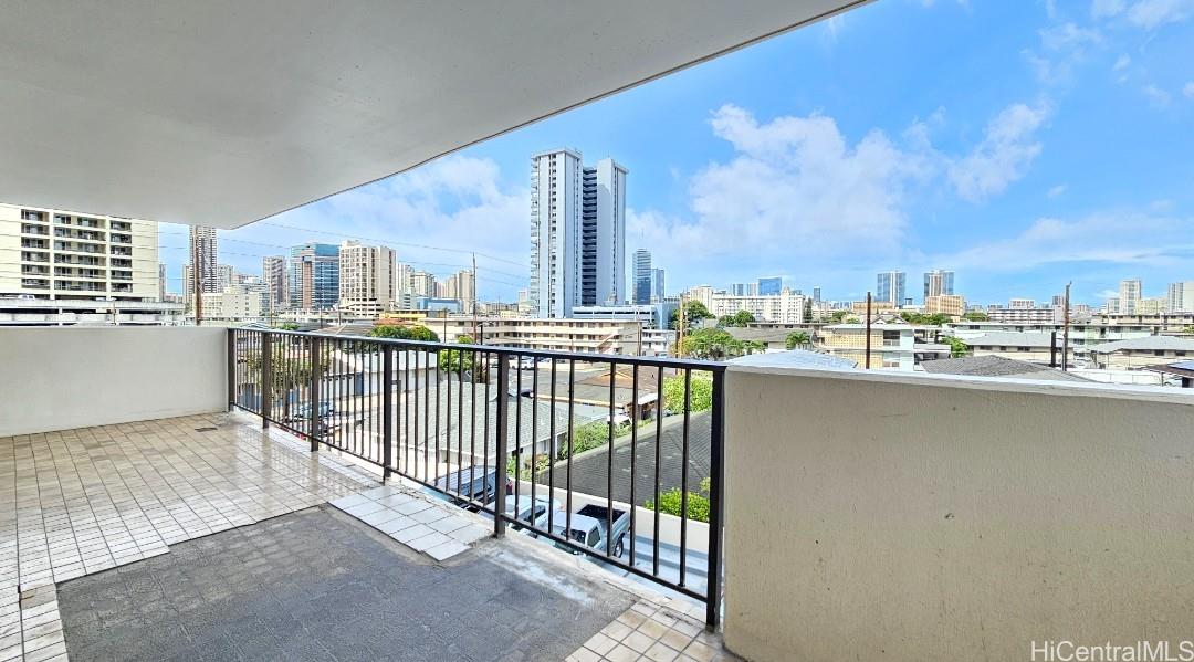 Parkside Tower condo # 403, Honolulu, Hawaii - photo 13 of 25