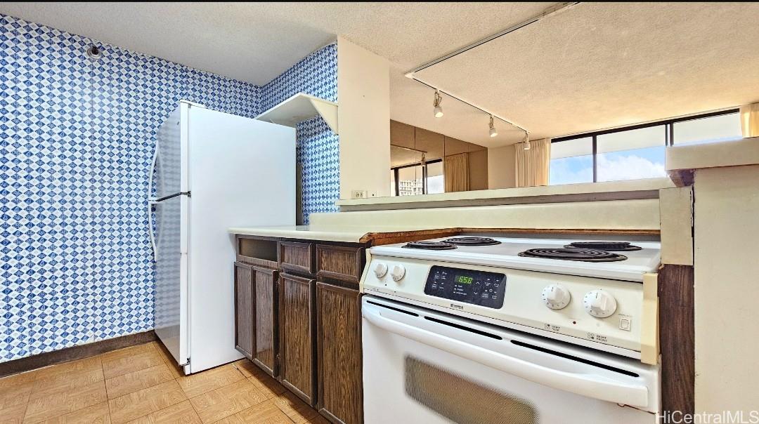 Parkside Tower condo # 403, Honolulu, Hawaii - photo 14 of 25