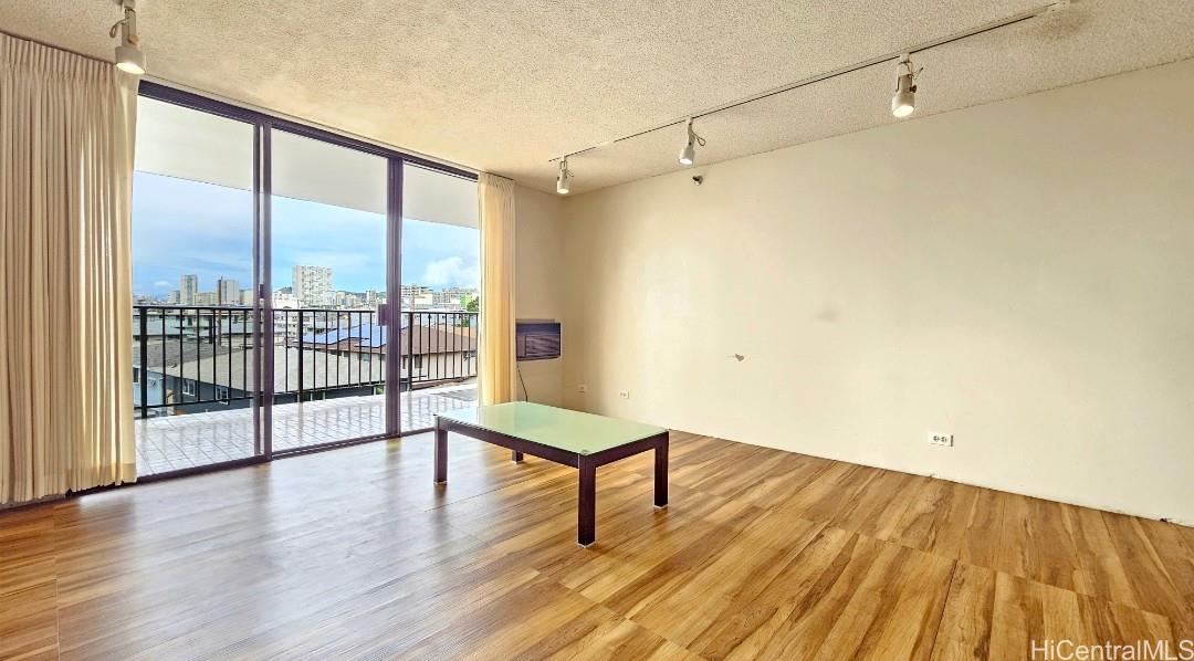 Parkside Tower condo # 403, Honolulu, Hawaii - photo 9 of 25