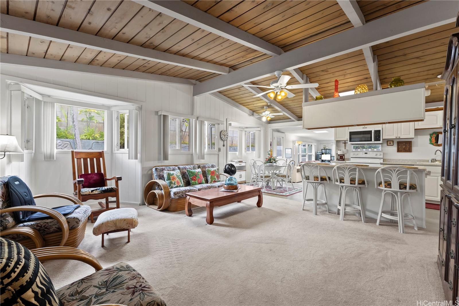 2223  Aamanu Street Pacific Palisades, PearlCity home - photo 4 of 20