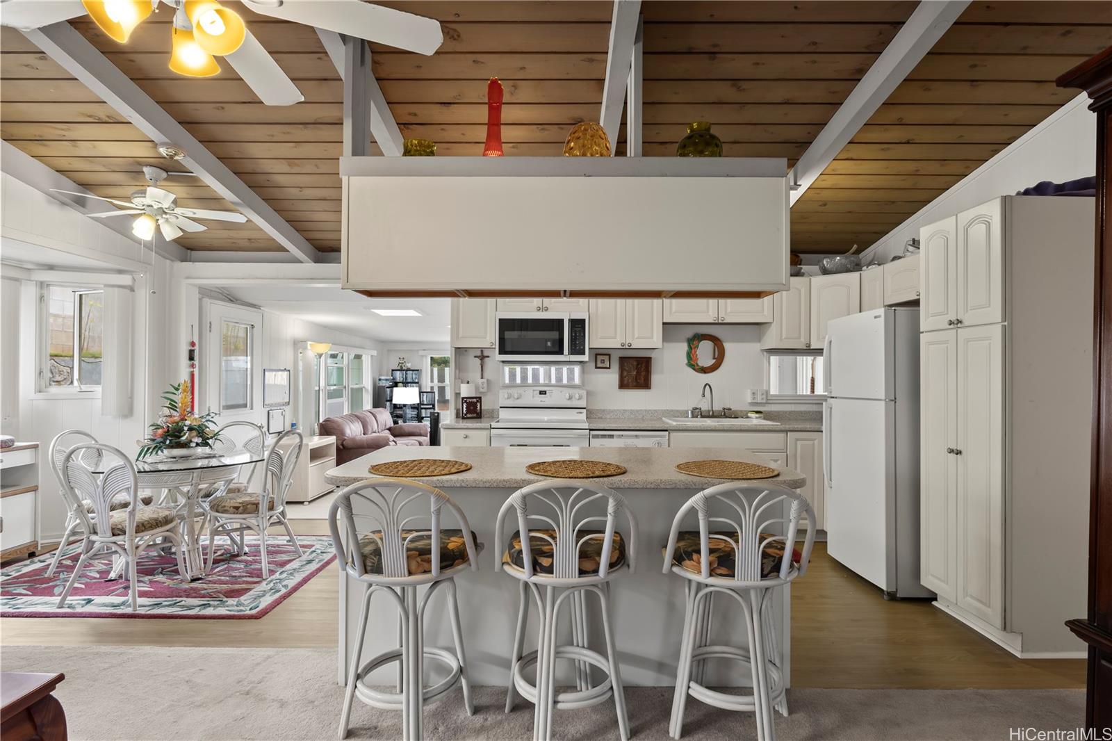 2223  Aamanu Street Pacific Palisades, PearlCity home - photo 7 of 20