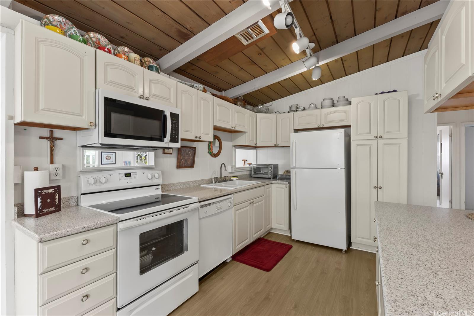 2223  Aamanu Street Pacific Palisades, PearlCity home - photo 8 of 20