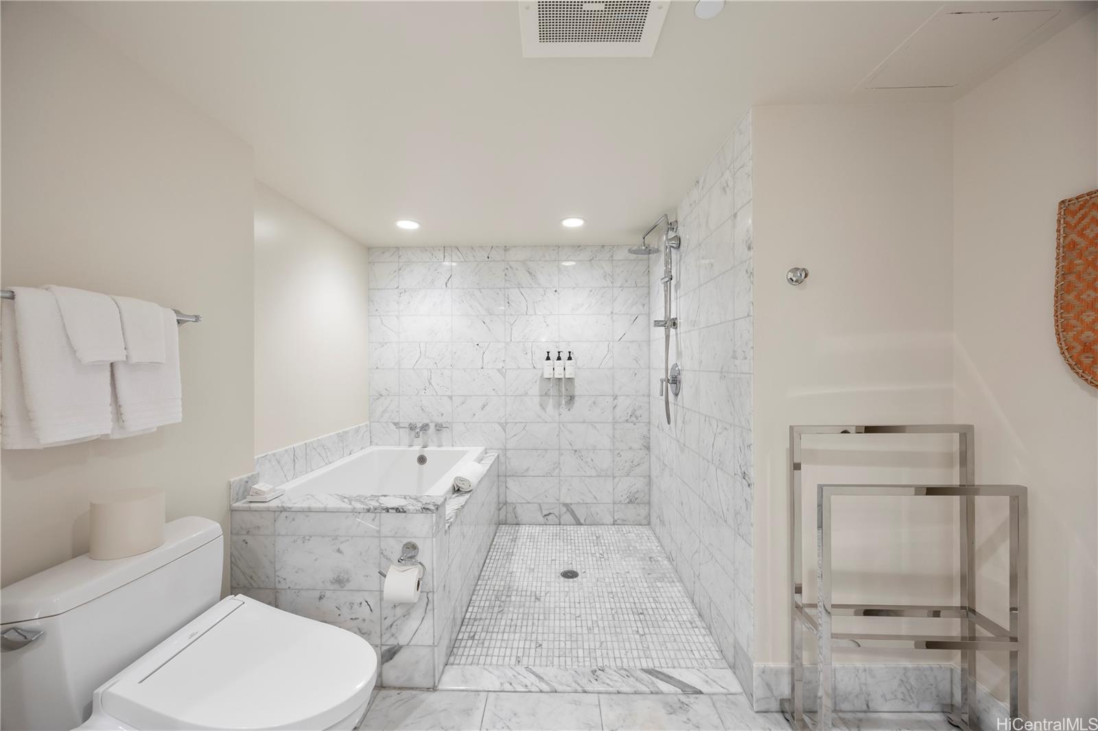 Trump Tower Waikiki condo # 1009, Honolulu, Hawaii - photo 11 of 15