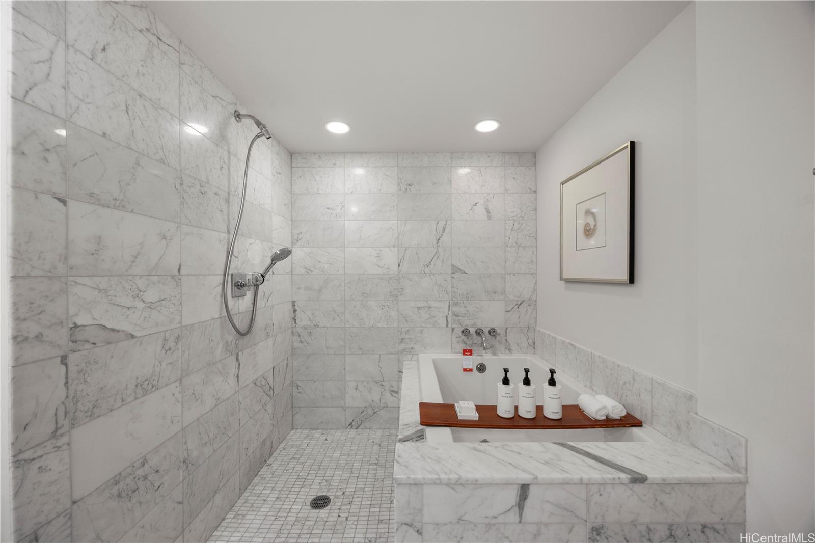 223 Saratoga Road Honolulu - Rental - photo 17 of 23