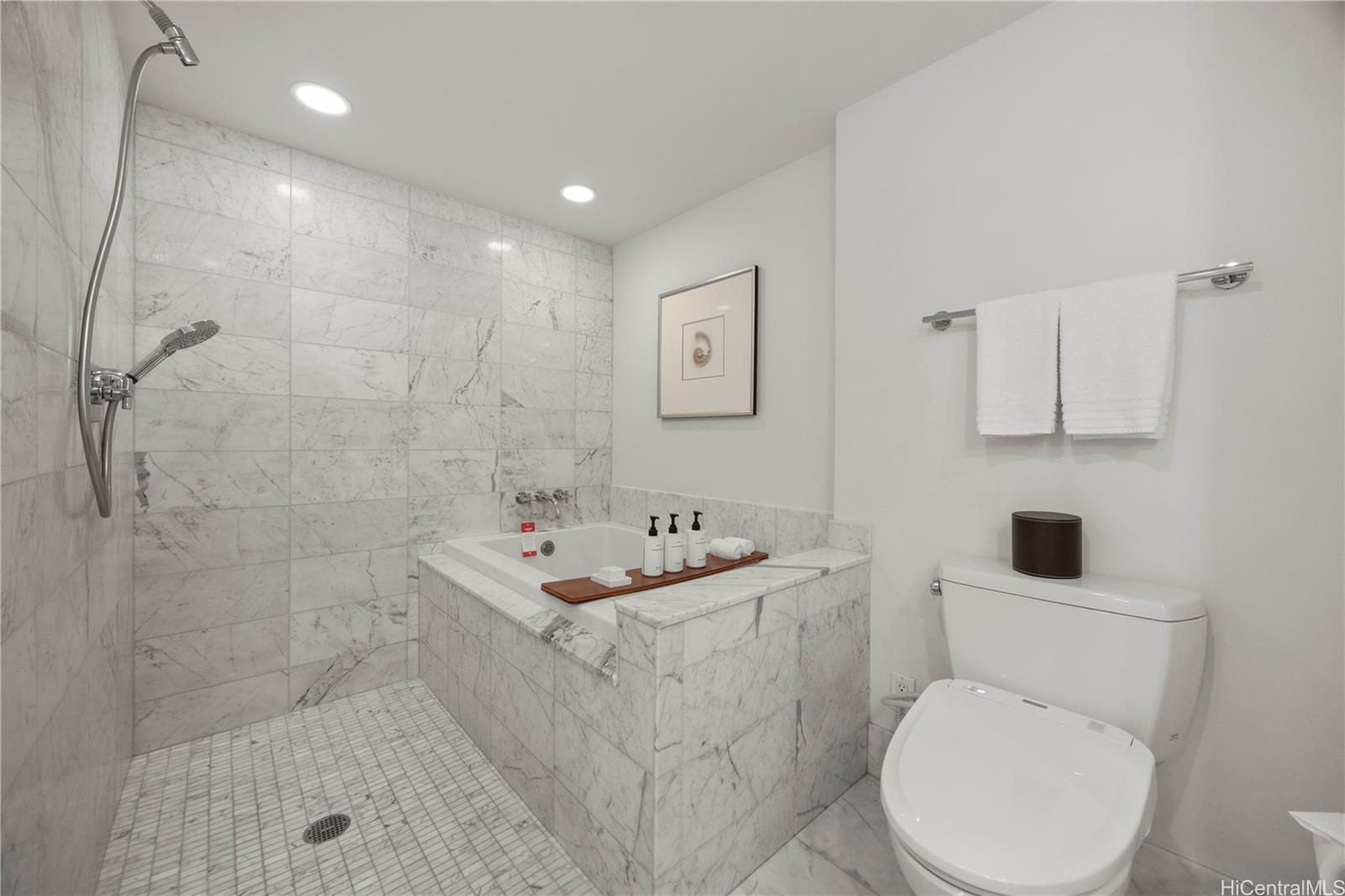 223 Saratoga Road Honolulu - Rental - photo 18 of 23