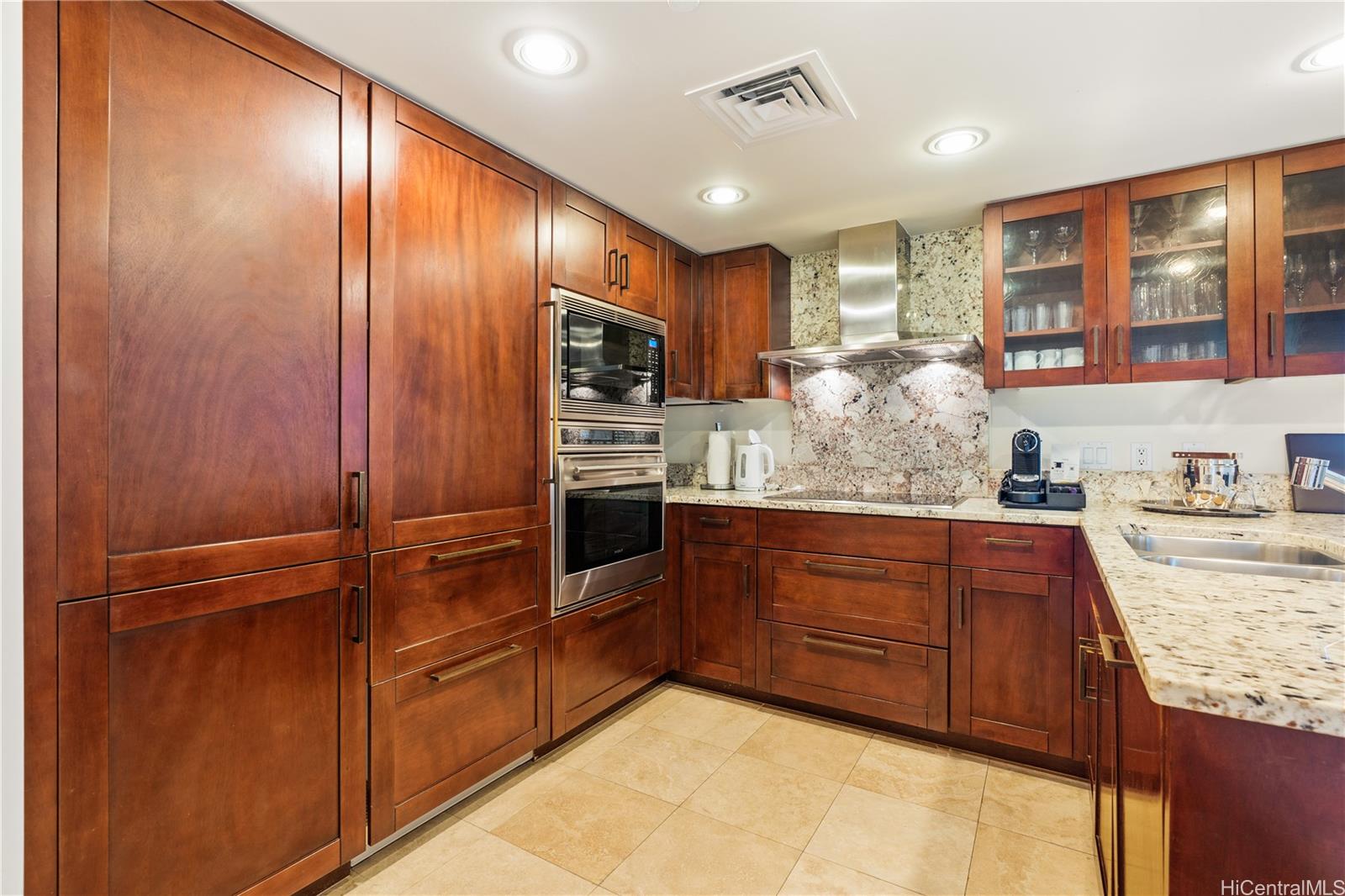 223 Saratoga Rd Honolulu - Rental - photo 3 of 25