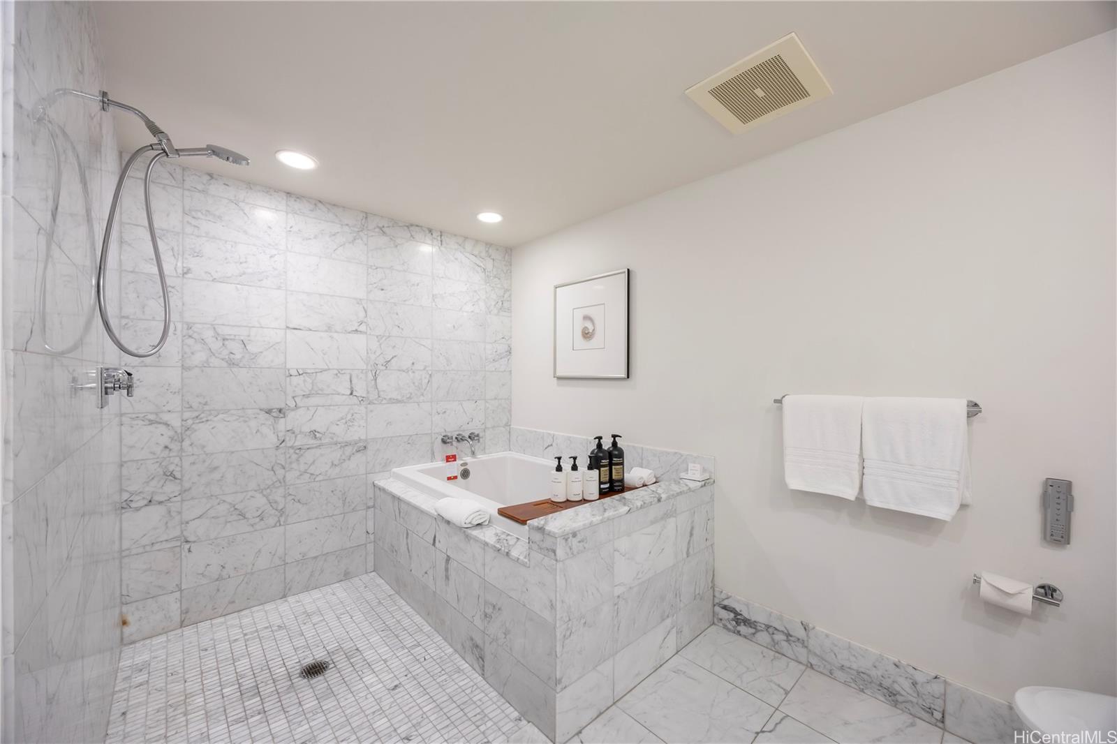 223 Saratoga Road Honolulu - Rental - photo 18 of 24