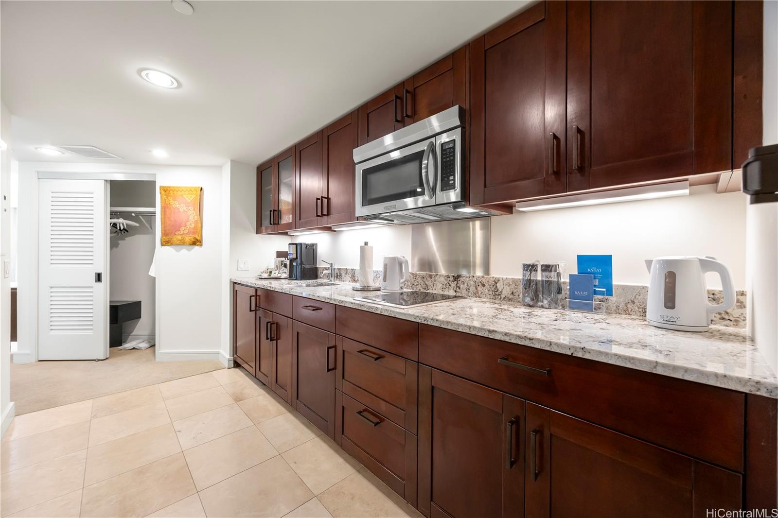 223 Saratoga Road Honolulu - Rental - photo 4 of 24