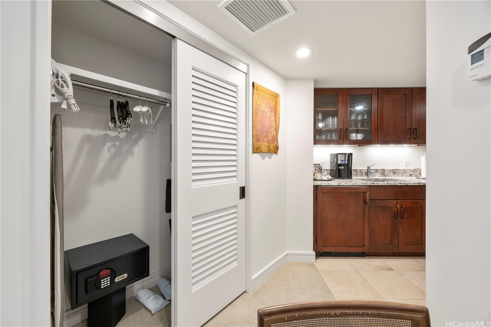 223 Saratoga Road Honolulu - Rental - photo 7 of 24