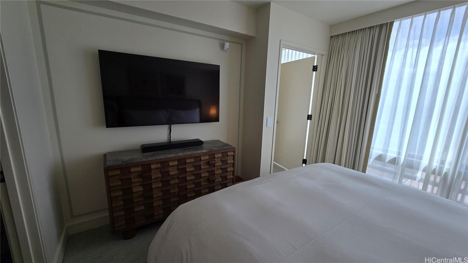 Trump Tower Waikiki condo # 1422, Honolulu, Hawaii - photo 5 of 22