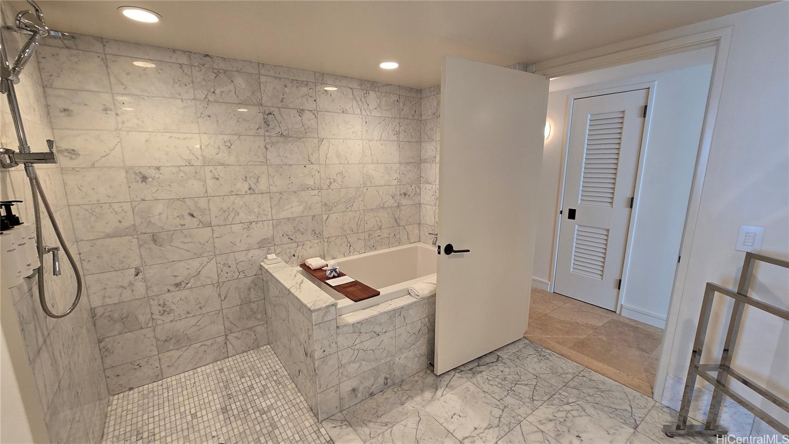 Trump Tower Waikiki condo # 1422, Honolulu, Hawaii - photo 9 of 22