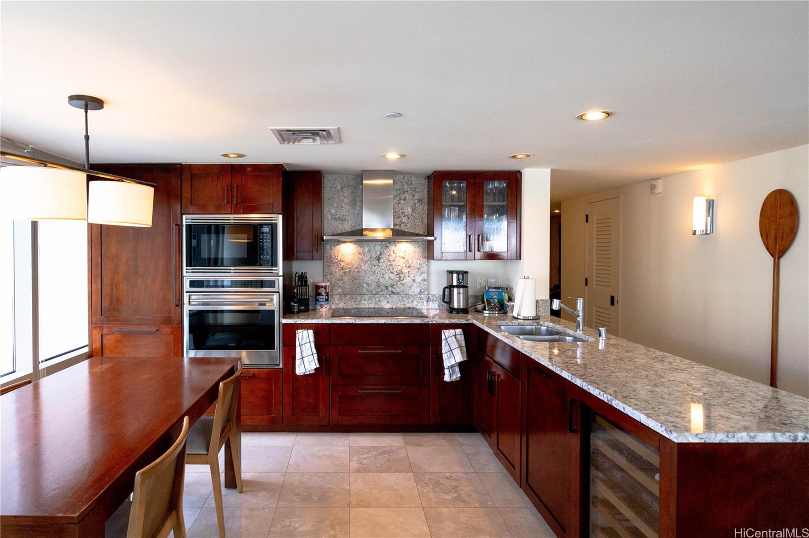 223 Saratoga Rd Honolulu - Rental - photo 8 of 23