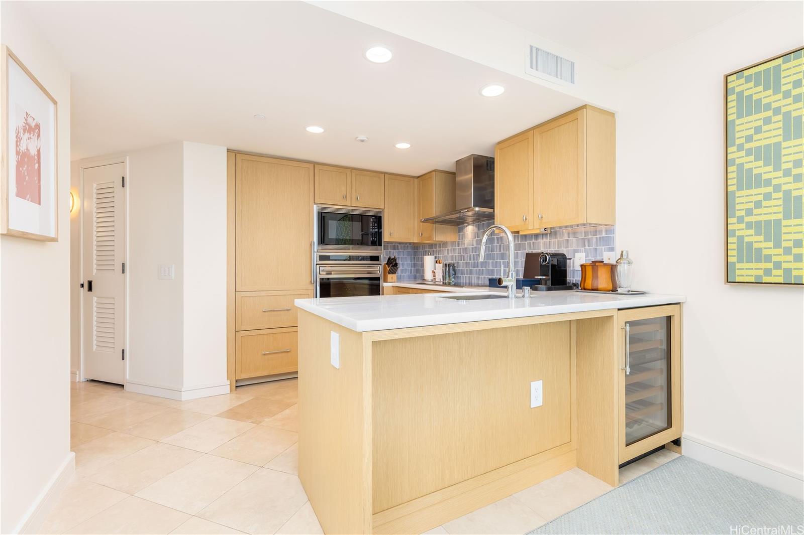 Trump Tower Waikiki condo # 1622, Honolulu, Hawaii - photo 8 of 23