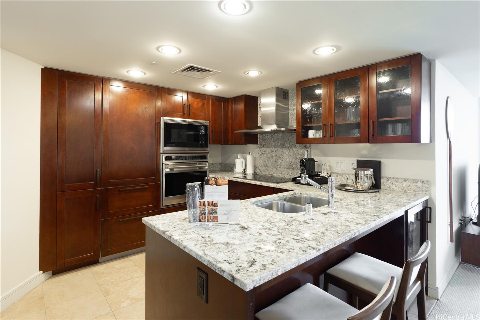 223 Saratoga Rd Honolulu - Rental - photo 2 of 13