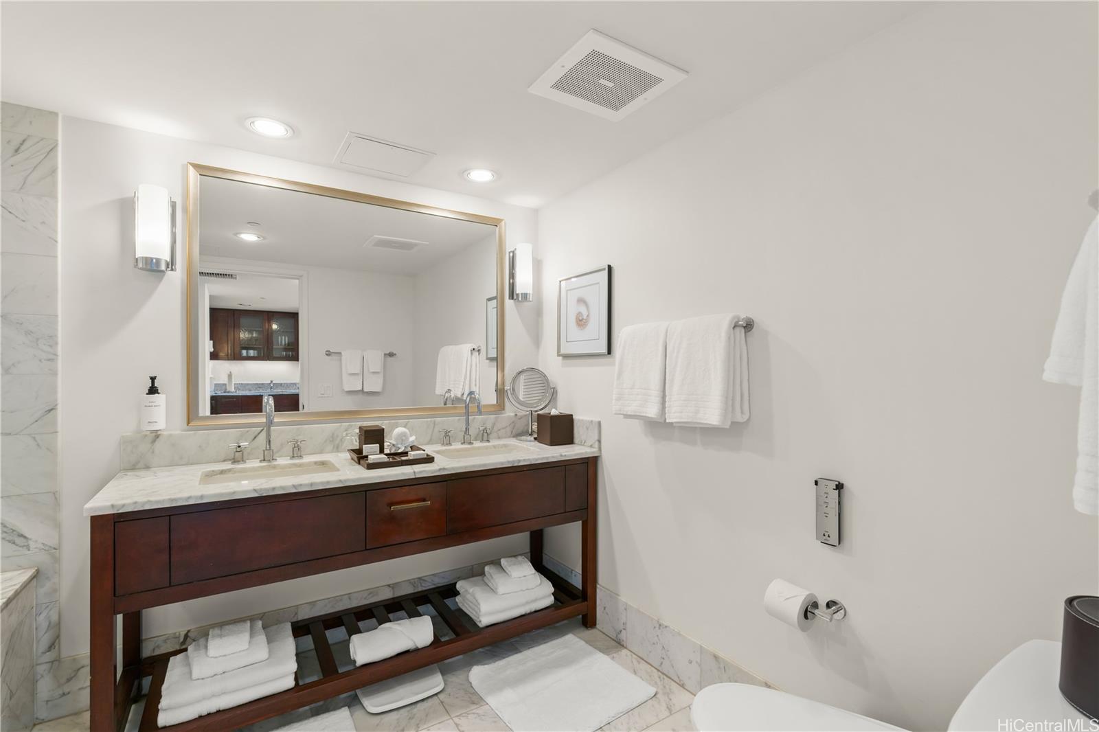 Trump Tower Waikiki condo # 1721, Honolulu, Hawaii - photo 10 of 11