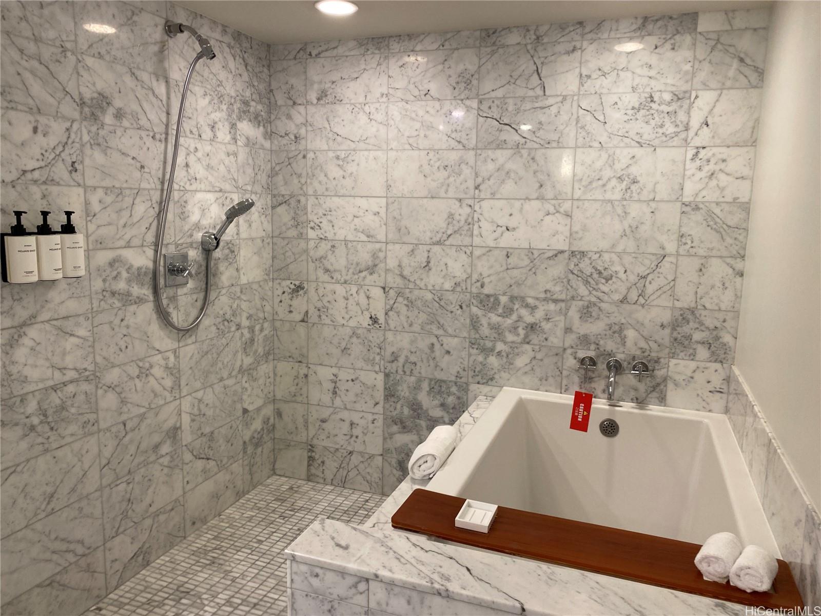 223 Saratoga Rd Honolulu - Rental - photo 4 of 18